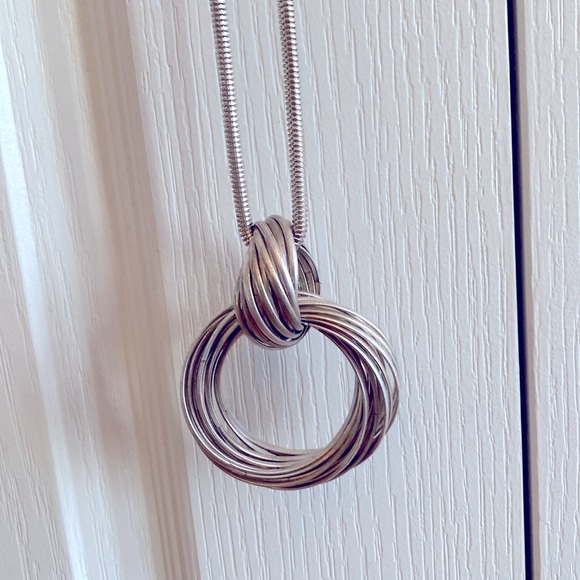 MarlaWynne MultiRing Pendant Necklace Silvertone - Picture 1 of 5